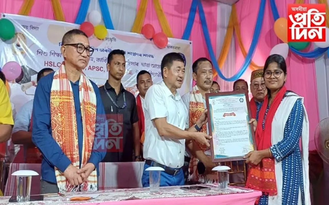 হাওৰাঘাটৰ সম্বৰ্ধনা অনুষ্ঠানত উপস্থিত কাৰ্বি পৰিষদৰ CEM তুলিৰাম ৰংহাং