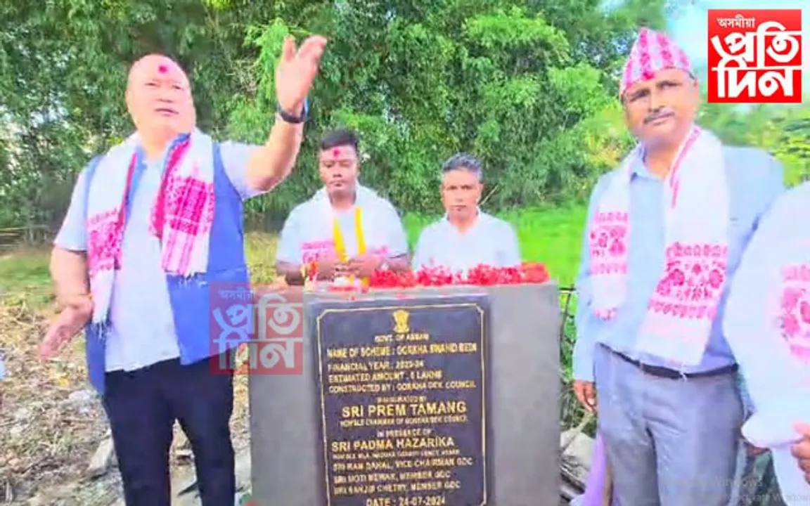 জামুগুৰিহাটৰ বালিজুৰিত শ্বহীদ ভৱনৰ আধাৰশিলা স্থাপন...