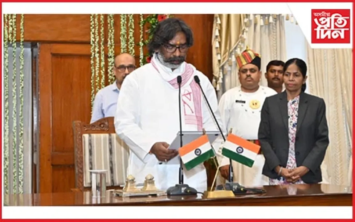 পুনৰ ঝাৰখণ্ডৰ মুখ্যমন্ত্ৰী হিচাপে শপত ল'লে হেমন্ত ছোৰেনে...