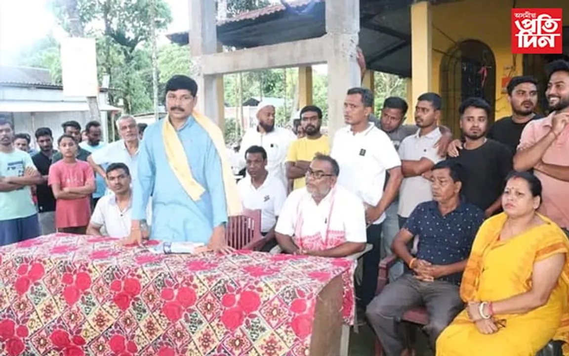 তুলসীবাৰীত ৰাইজৰ সৈতে মত বিনিময় ভৱেশ কলিতাৰ...