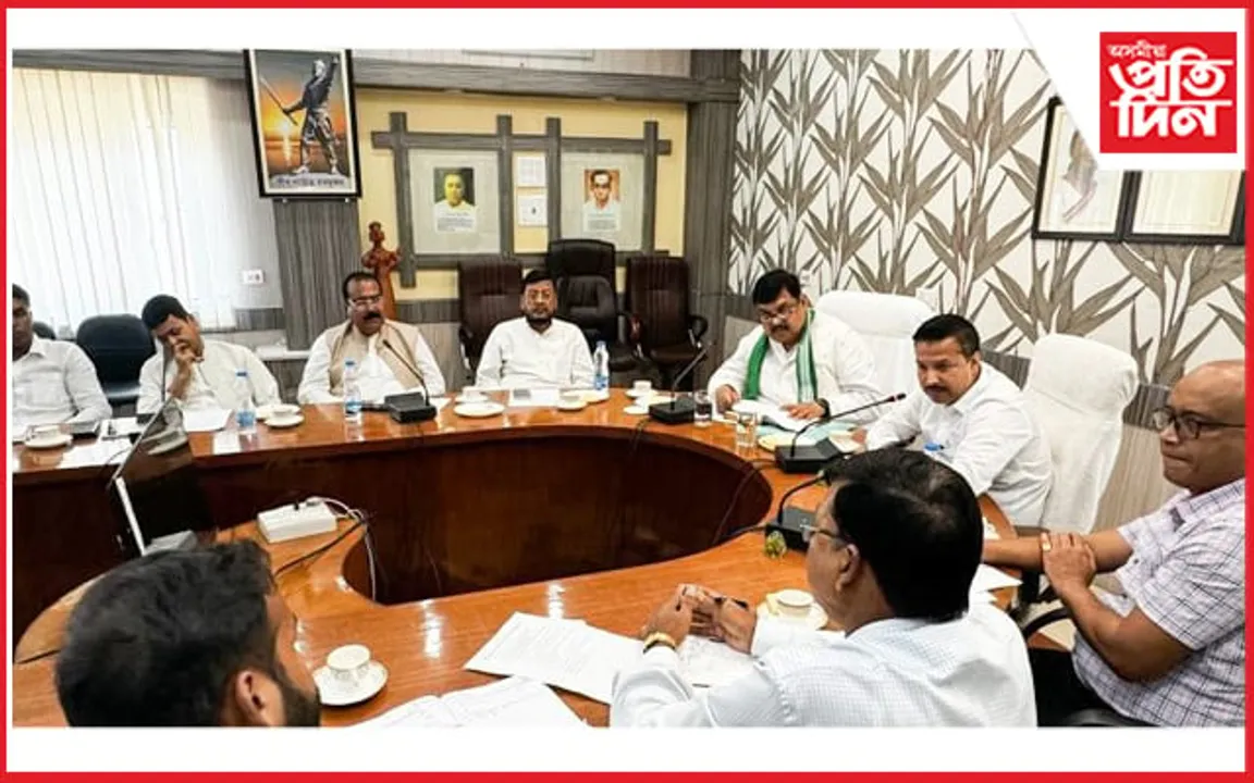 ধুবুৰীত উত্তৰ-পূৱ সীমান্ত ৰে'লৱেৰ বিষয়ববীয়াৰে সাংসদ ৰকিবুলৰ গুৰুত্বপূৰ্ণ বৈঠক