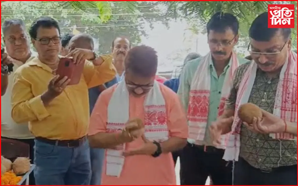 ৩.৪০ কোটি ব্যয়েৰে ধুবুৰীৰ অতি ব্যস্ত ৩ নং ৱাৰ্ডৰ মূল পথ নিৰ্মাণৰ কামৰ শুভাৰম্ভ... 