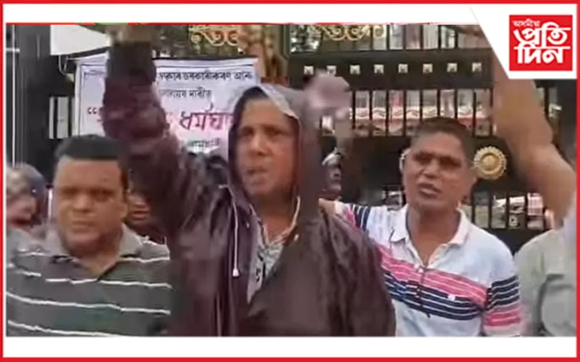 ৰঙিয়া সমজিলা উদ্বোধনৰ সময়তে পৌৰ কৰ্মচাৰীৰ প্ৰাপ্য মজুৰি বিচাৰি তীব্ৰ প্ৰতিবাদ 