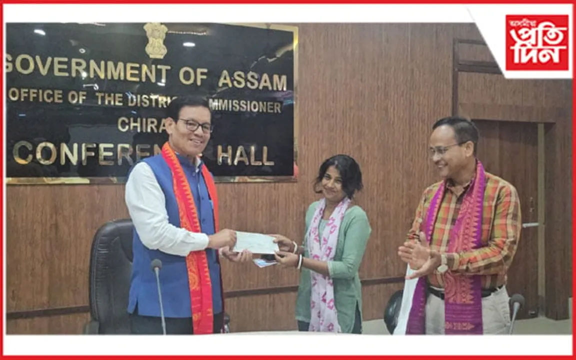 চিৰাঙৰ কাজলগাঁৱত দুৰ্গাপূজাৰ সমিতিৰ মাজত চেক বিতৰণ...