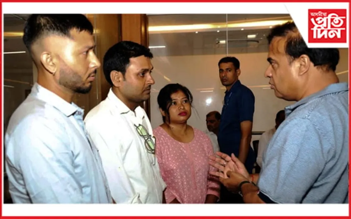 ৰাজ্যৰ ৩৩ জিলাত অচল পেঞ্চনাৰ সেৱা কেন্দ্ৰ: ৫ মাহে বেতনৰ পৰা বঞ্চিত কৰ্মচাৰীৰ মুখ্যমন্ত্ৰীলৈ স্মাৰকপত্ৰ...