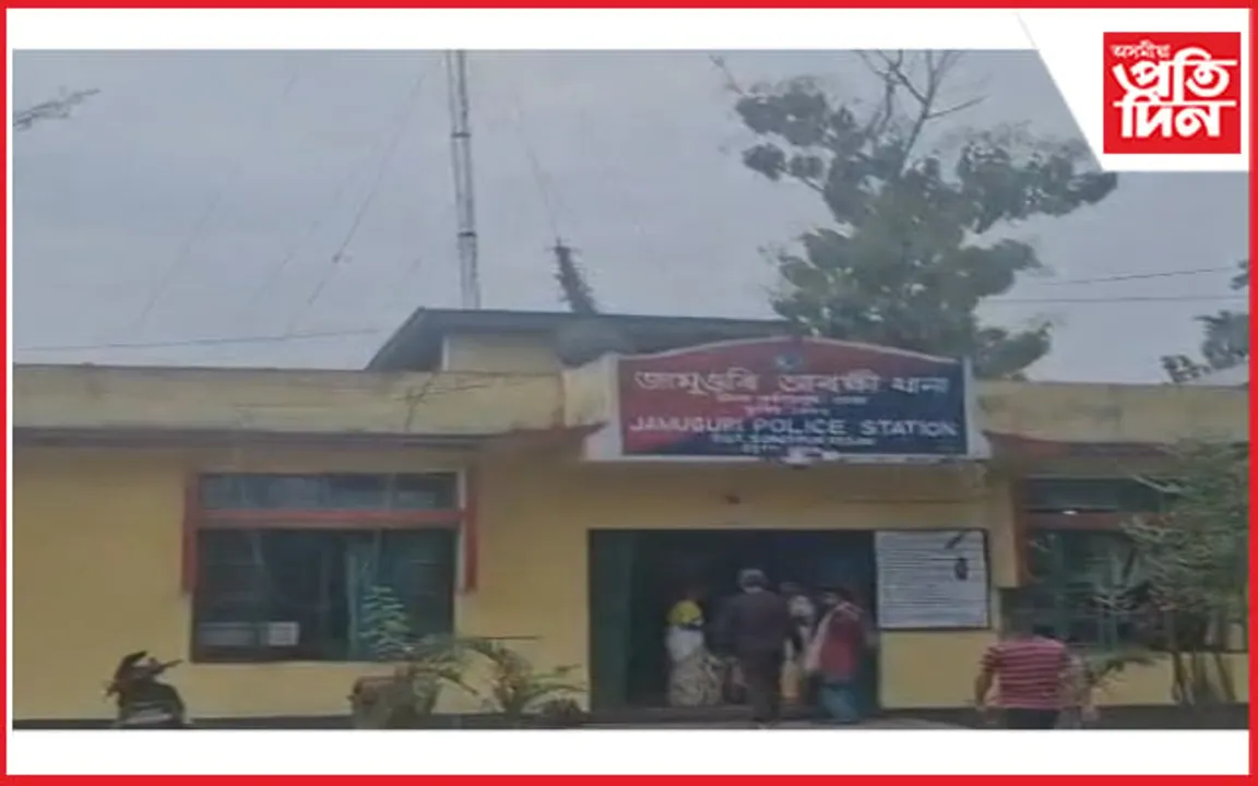 জামুগুৰিহাটত দুৰ্বৃত্তৰ অতপালি : ঔষধ ছটিয়াই লুটি নিলে নগদ ধন