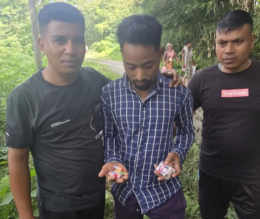 ঢকুৱাখনাত নিচাযুক্ত দ্ৰব্যসহ এজনক আটক