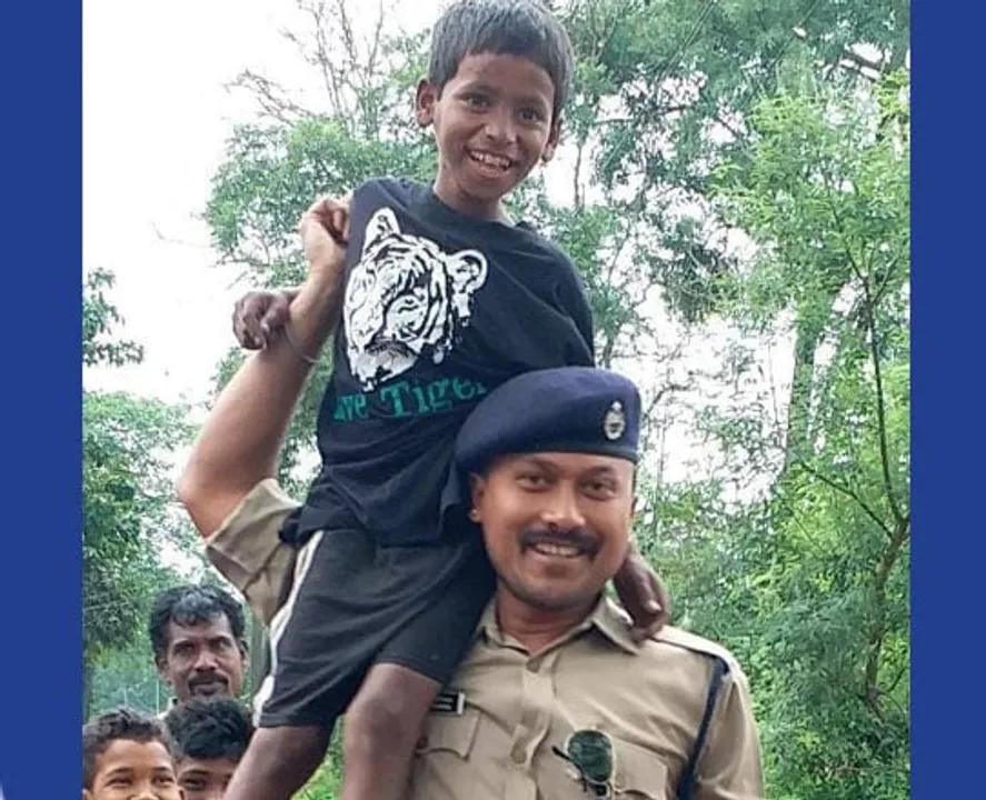 দেশজুৰি বিৰাজে বিলাইছে দৰমহাৰ ধন…