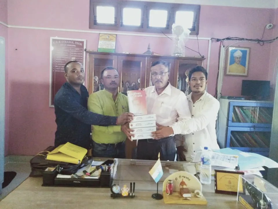 টীয়ক চন্দ্ৰকমল বেজবৰুৱা মহাবিদ্যালয়লৈ আছুৰ গ্ৰন্থ দান