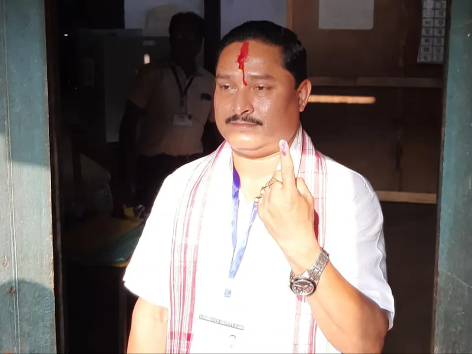 ভোটদান কৰিলে মঙলদৈ লোকসভা সমষ্টিৰ বিজেপি প্ৰাৰ্থী দিলীপ শইকীয়াই…