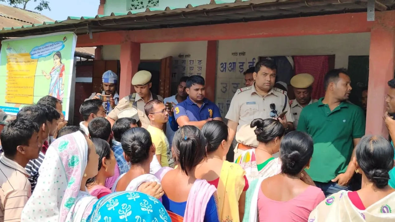 সৰভোগ সমষ্টিৰ ৩২৪ নং গোৱৰ্দ্ধনা এলপি স্কুল ভোটগ্ৰহণ কেন্দ্ৰত ৫ ঘণ্টা পলমকৈ ভোটদান আৰম্ভ