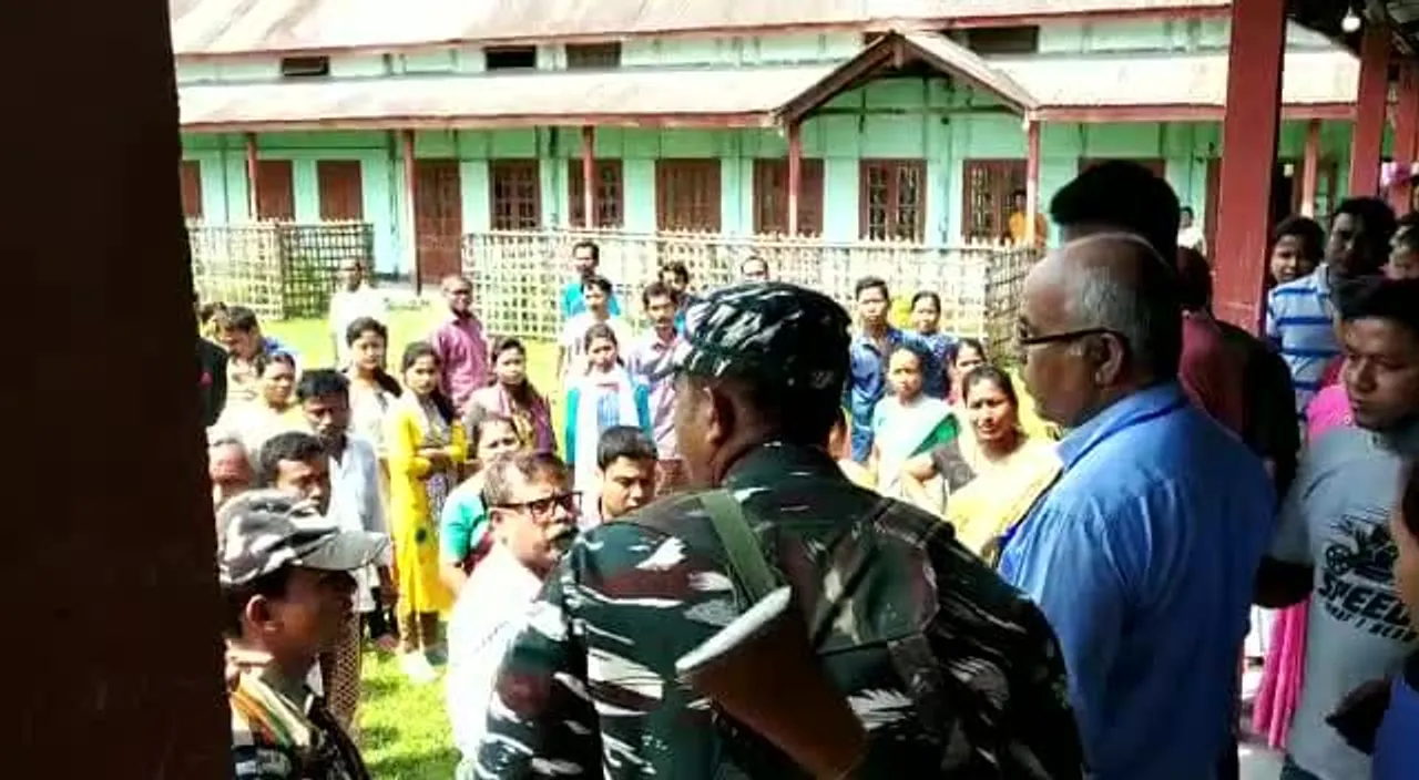শালবাৰীৰ জালাহ হাইস্কুলত ইভিএম বিকলক লৈ উত্তেজনাময় পৰিস্থিতি
