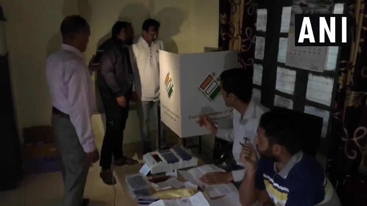 শ্ৰীনগৰত বন্ধ ম’বাইল ইন্টাৰনেট সেৱা, ভোটগ্ৰহণ কেন্দ্ৰসমূহত কটকটীয়া নিৰাপত্তা…