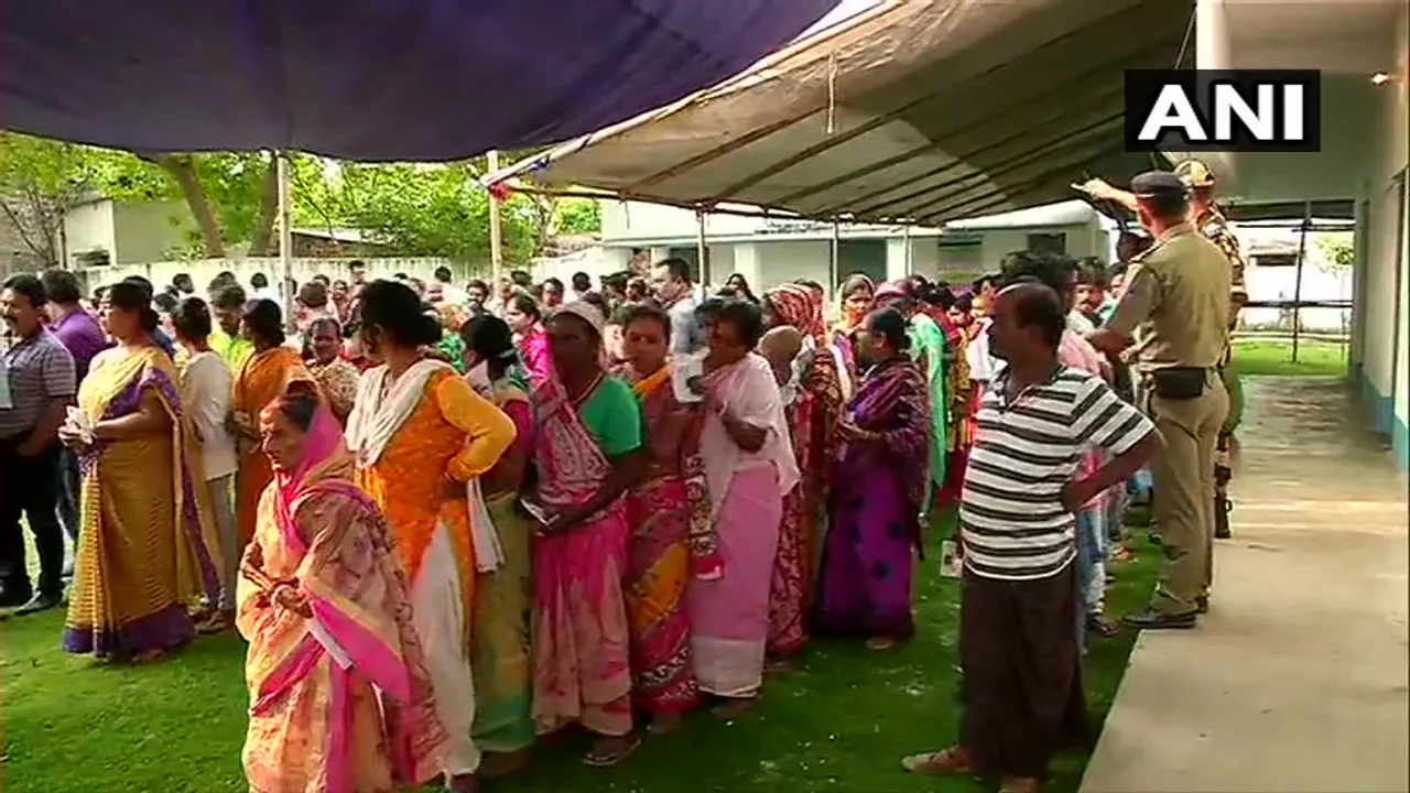 দেশত শান্তিপূৰ্ণভাৱে চলি আছে তৃতীয় পৰ্যায়ৰ নিৰ্বাচনৰ ভোটগ্ৰহণ…