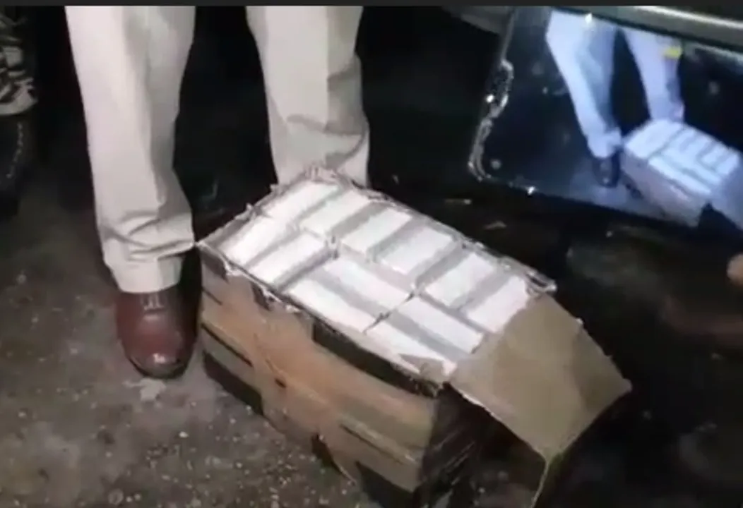 ৰহস্যৰ আৱৰ্তত পাছিঘাটত জব্দ হোৱা ধন, চৰকাৰী গাড়ীত ব্যৱসায়ী, বিধায়ক ভাতৃৰ টকা