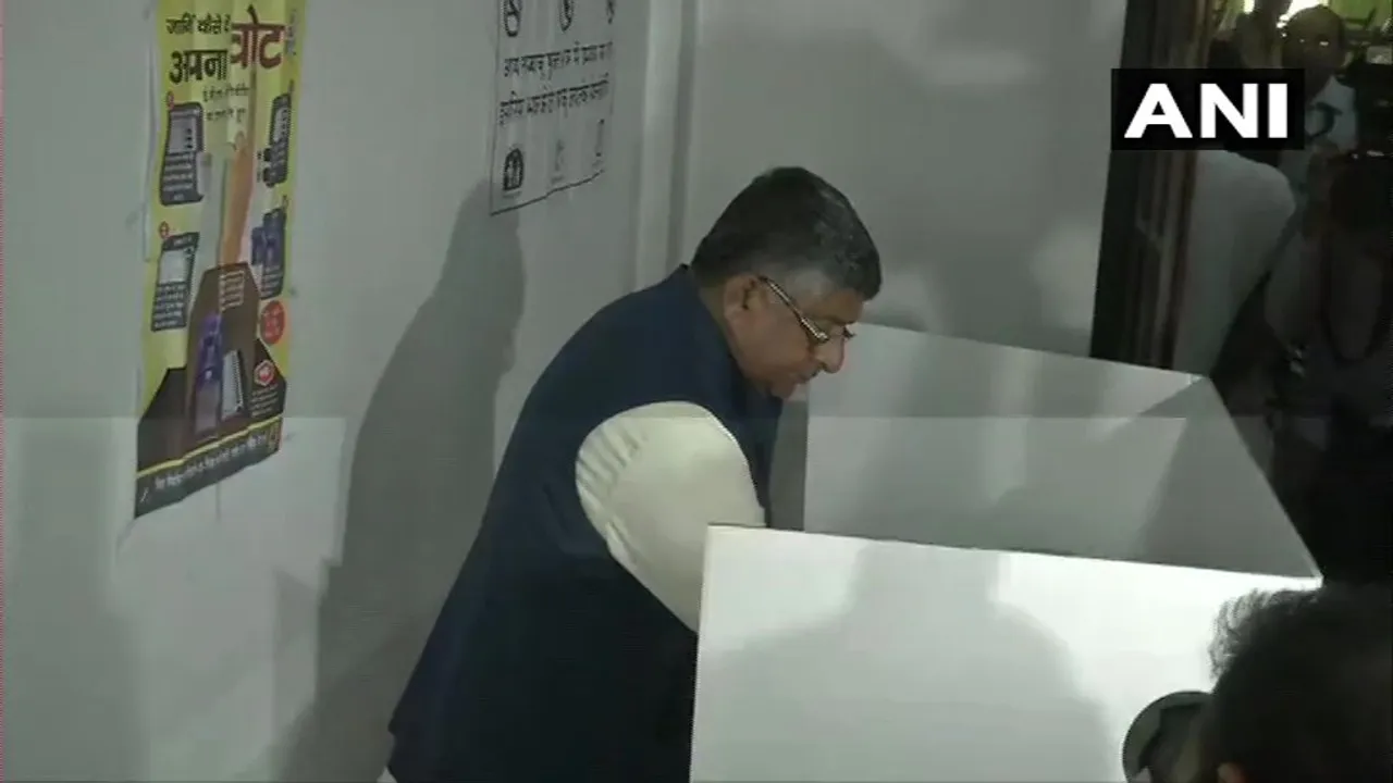 কেন্দ্ৰীয় মন্ত্ৰী ৰবি শংকৰ প্ৰসাদৰ ভোটদান