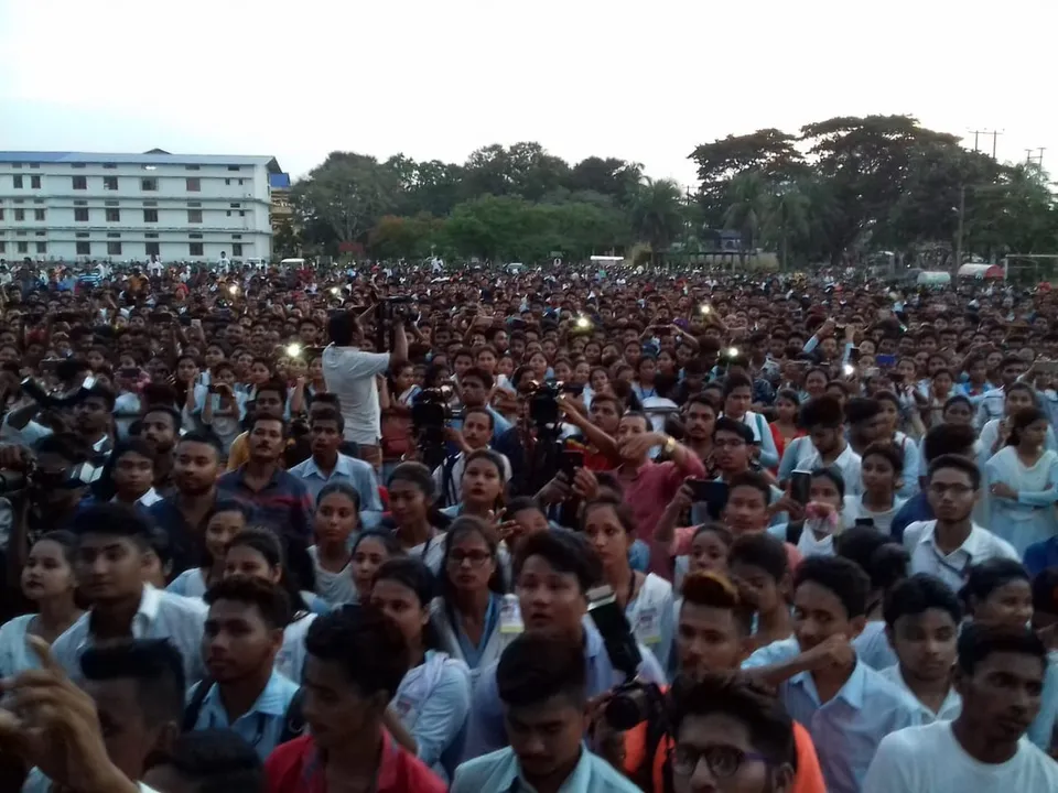 কাঞ্চন জংঘাৰ প্ৰমোচনত হাজাৰ হাজাৰ অনুৰাগীৰ মাজত জুবিন গাৰ্গ