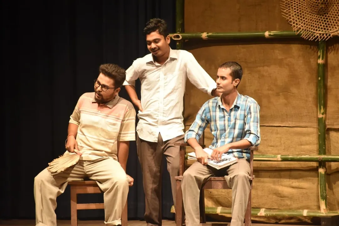 জাগীৰোড মহাবিদ্যালয়ৰ অভিনয় বিভাগে শ্ৰীমন্ত শংকৰদেৱ কলাক্ষেত্ৰত পৰিৱেশন কৰিলে প্ৰয়াত মহেন্দ্ৰ বৰঠাকুৰৰ ‘পিতামহৰ শৰশয্যা’