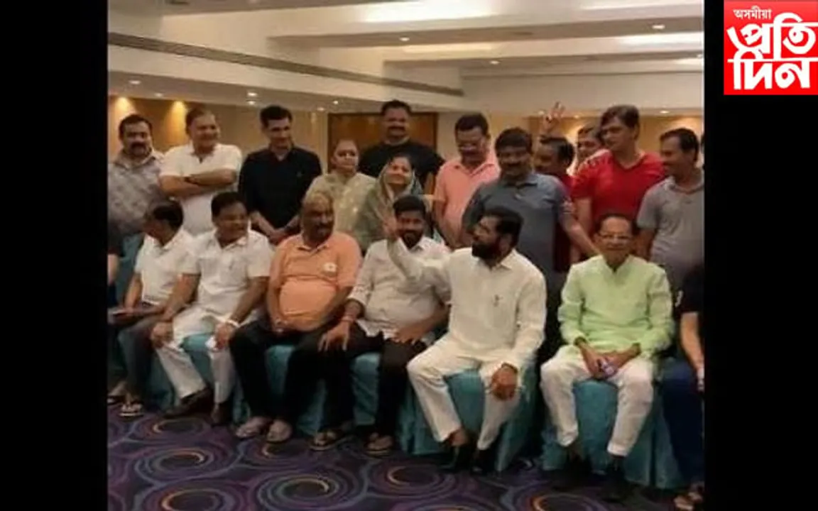” আমি হিন্দুত্ববাদক অনুসৰণ কৰিম” গুৱাহাটীত মহাৰাষ্ট্ৰৰ প্ৰায় ৪০ মন্ত্ৰী-বিধায়ক