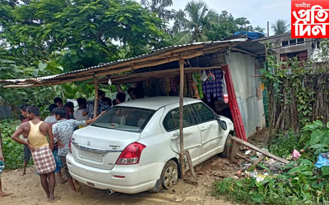 পথৰ কাষত থকা দোকানত খুন্দা তীব্ৰবেগী বাহনৰ, আহত শিশু সহ ৫ জন…