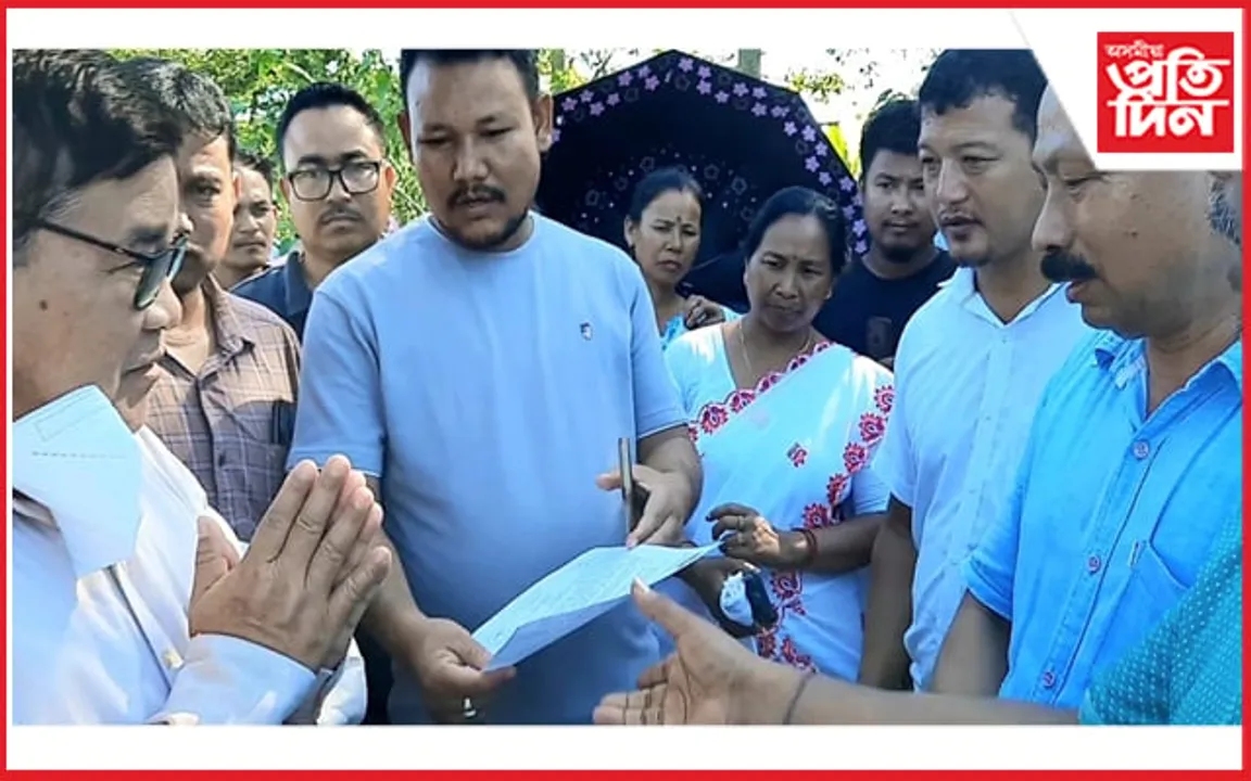 ঢকুৱাখনাত ব্ৰহ্মপুত্ৰৰ  ভয়ংকৰ খহনীয়া,মিচিং জাতীয় সংগঠনৰ স্মাৰক পত্ৰ প্ৰদান…