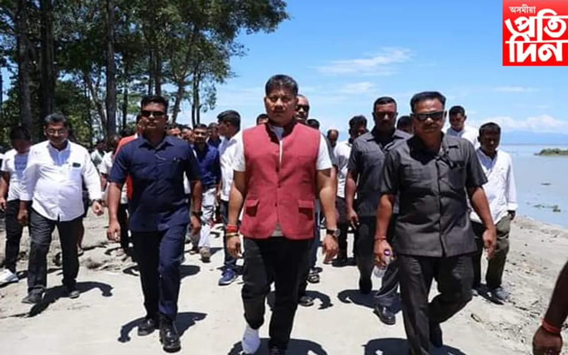 গৰাখহনীয়া প্ৰতিৰোধৰ বাবে গ্ৰহণ কৰা প্ৰকল্প সমূহ পৰিদৰ্শন মন্ত্ৰী হাজৰিকাৰ…