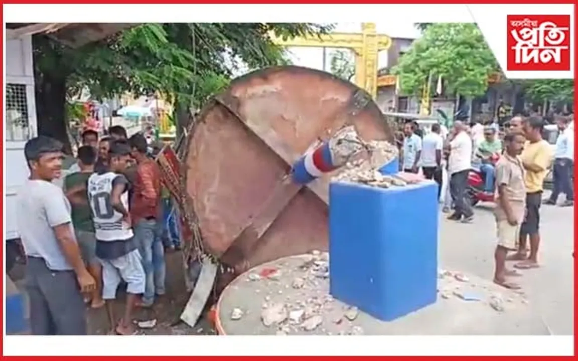 ট্ৰেফিক পইণ্ট খুন্দিয়াই ভাঙি চুৰমাৰ কৰিলে ট্ৰাকে…