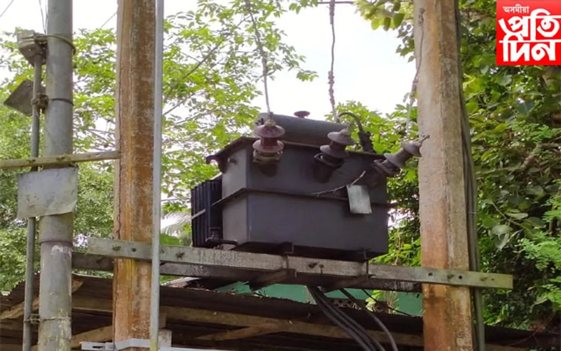 এটা ট্ৰান্সফৰ্মাৰ, কেইবাখনো গাঁও : দক্ষিণ-পশ্চিম নগাঁৱত বিদ্যুতৰ লুকা-ভাকু…