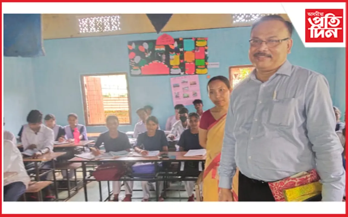 নুমলীগড় উচ্চতৰ মাধ্যমিক বিদ্যালয় পৰিদৰ্শন জিলা উপায়ুক্ত মৃগেশ নাৰায়ণ বৰুৱাৰ…