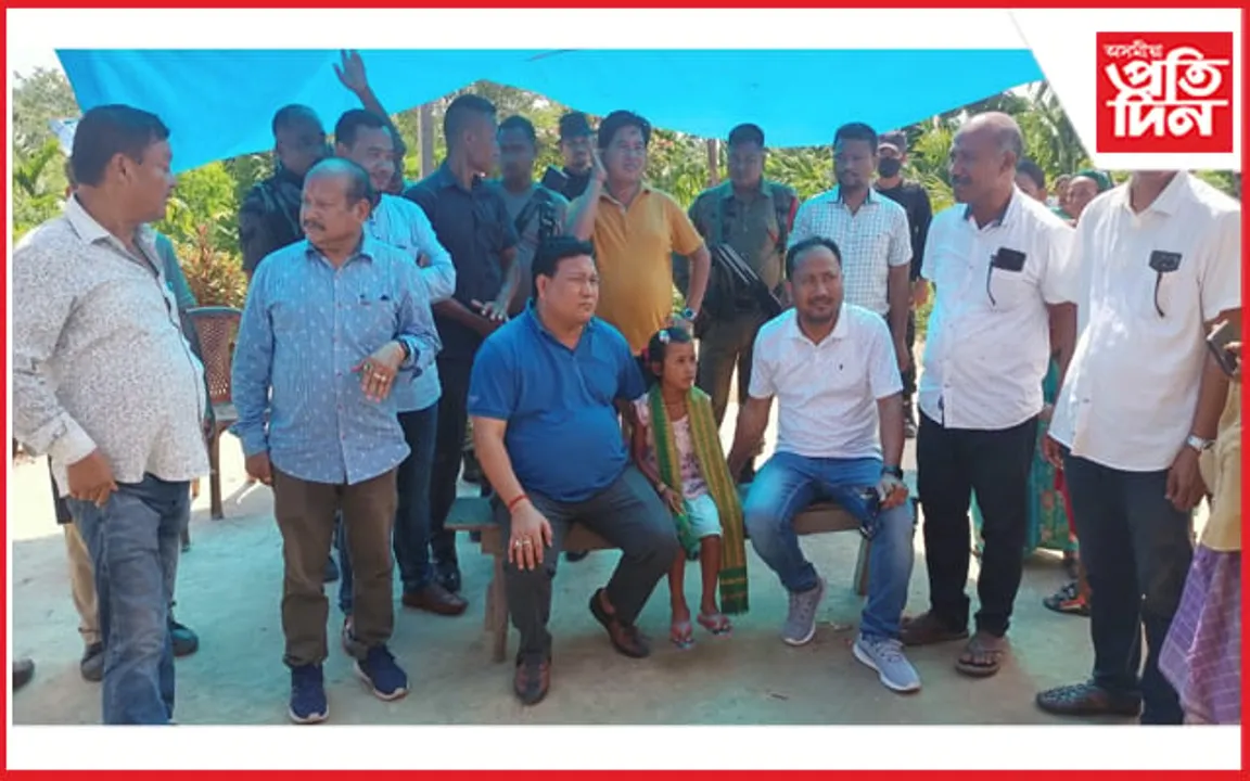 বন্যহস্তীৰ আক্ৰমণত একেটা পৰিয়ালৰ ৩ জনৰ মৃত্যু, নিজৰা অঞ্চলত উপস্থিত বি টি চি প্ৰধান প্ৰমোদ বড়ো