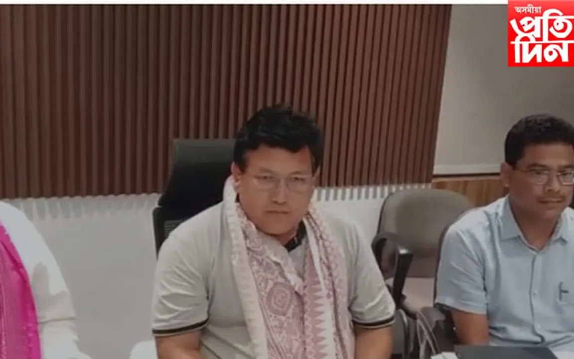 বড়ো সাহিত্য সভা , এবছুৰ আৰু বিটিচি চৰকাৰৰ বৈঠক, তৃতীয় শ্ৰেণীৰ পৰাৰ গণিত আৰু বিজ্ঞান বিষয় দুটা ইংৰাজী কৰাৰ বিৰোধিতা…