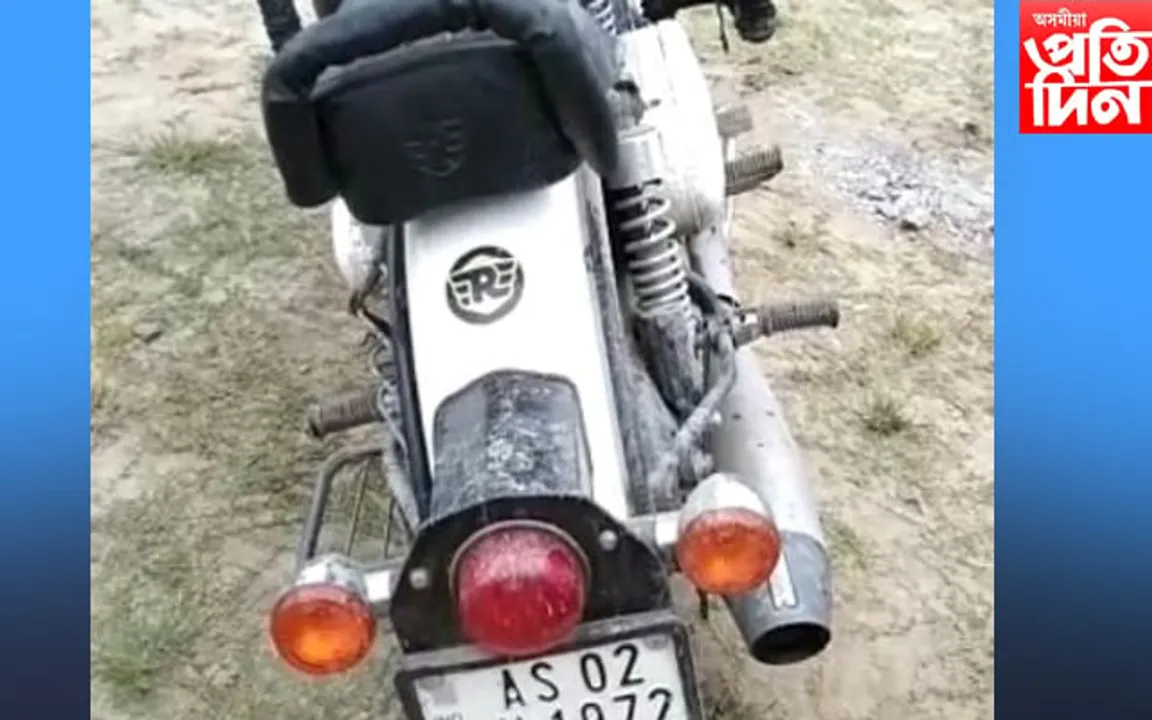 নিৰ্মিয়মান পথৰ কাষত সন্ধানহীন যুৱকৰ মৃতদেহ উদ্ধাৰ