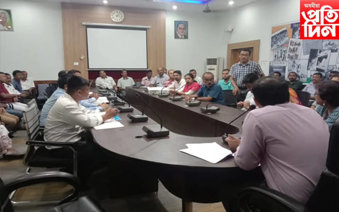 গোলাঘাট জিলাত কৃষি বিভাগৰ উদ্যোগত ৰূপায়িত বিভিন্ন আঁচনিৰ পৰ্যালোচনা…