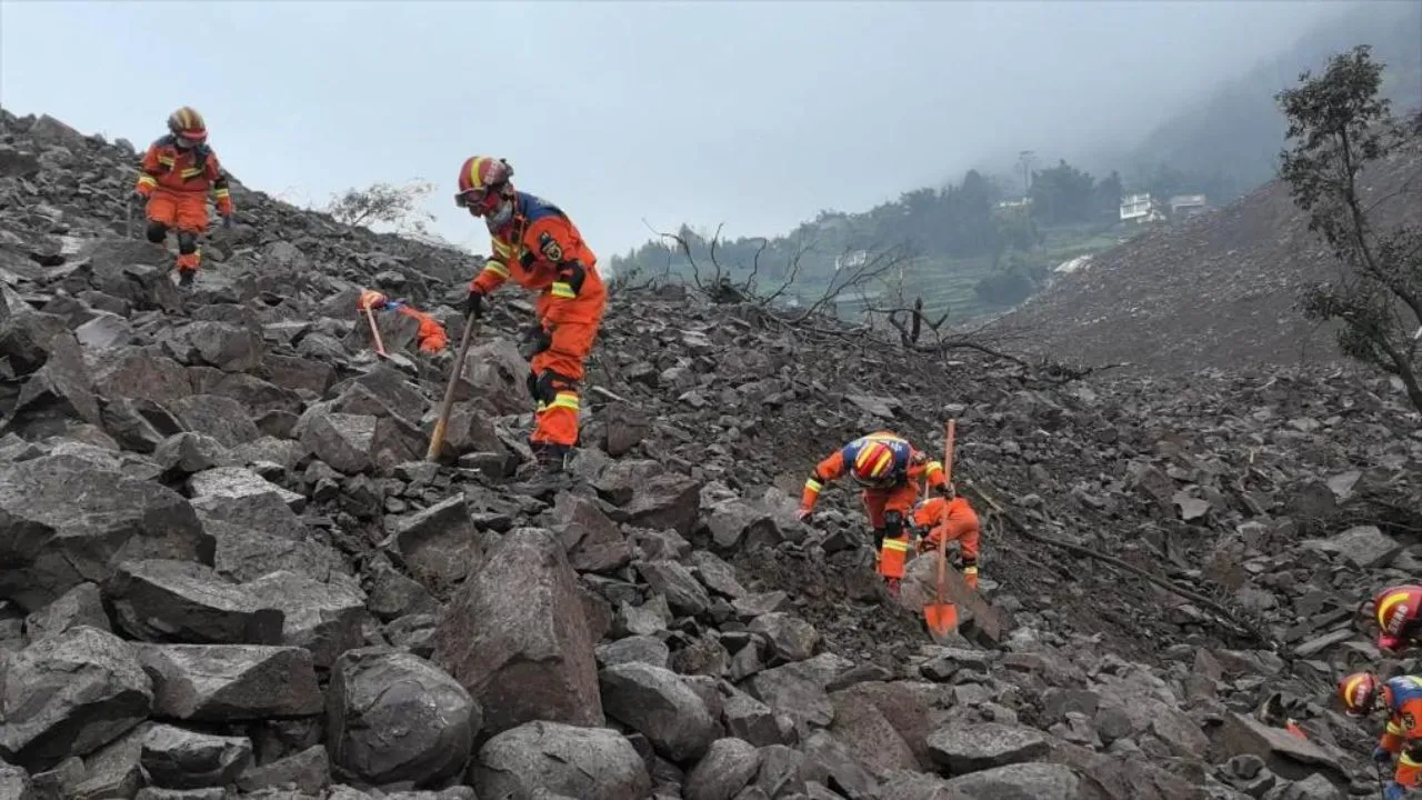  China's Sichuan Landslide Photograph: (xinhua) 