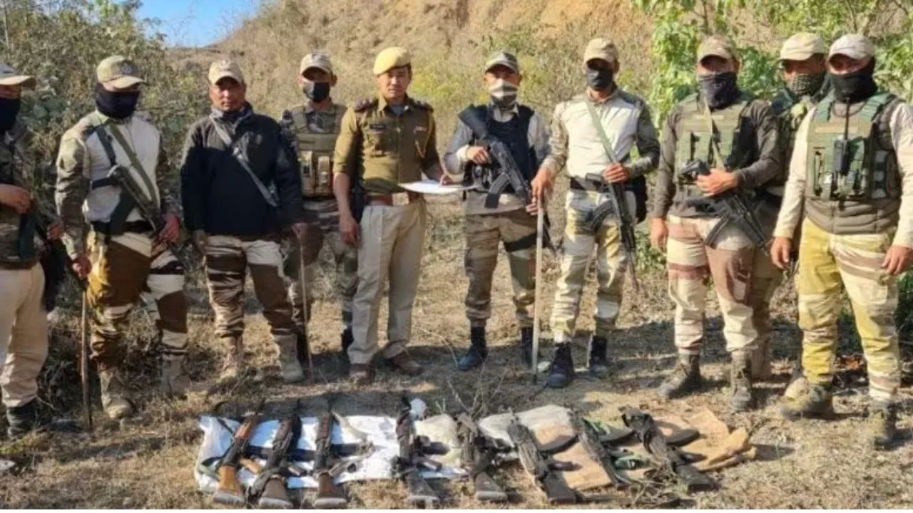  मणिपुर में सुरक्षा बलों की कार्रवाई, 11 उग्रवादी गिरफ्तार, हथियार बरामद Photograph: (IANS) 