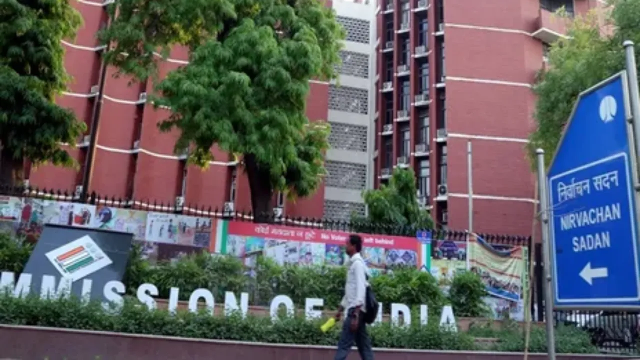  चुनाव आयोग के साथ आधार की जानकारी न साझा करने वाले मतदाताओं को देनी पड़ सकती है जानकारी  