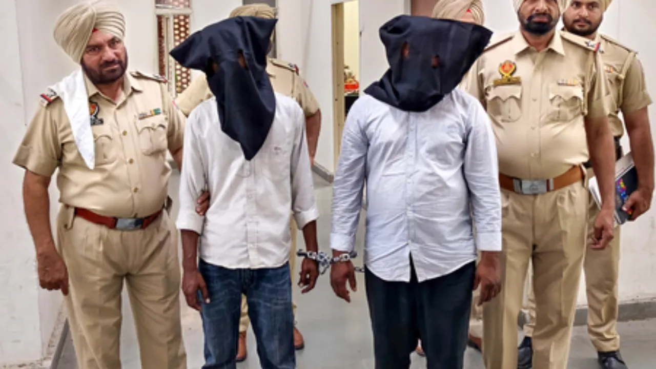  पंजाब पुलिस ने दो युवकों को किया गिरफ्तार Photograph: (आईएएनएस) 
