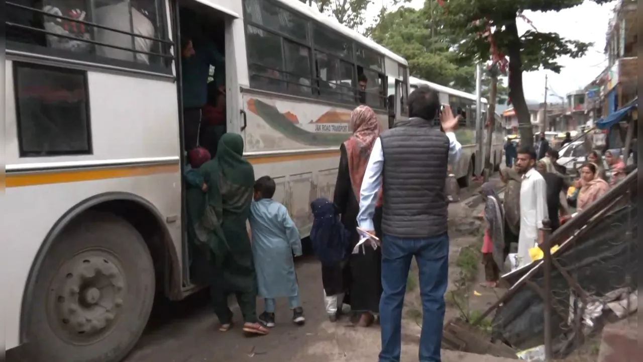  भारत-पाक तनाव के बीच उरी और जैसलमेर के इन इलाकों को खाली कराया गया, राजनाथ सिंह ने की समीक्षा बैठक