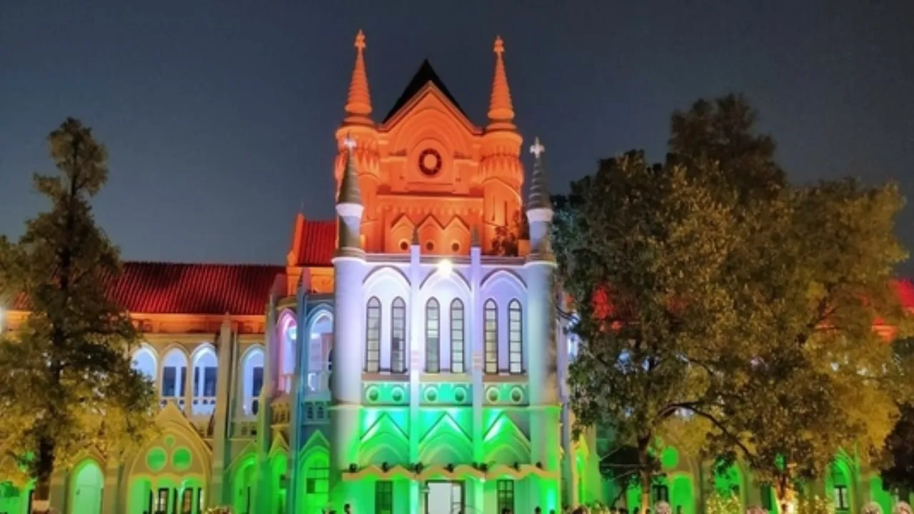  मध्य प्रदेश हाई कोर्ट में निकली भर्तियां Photograph: (MP High Court Website) 