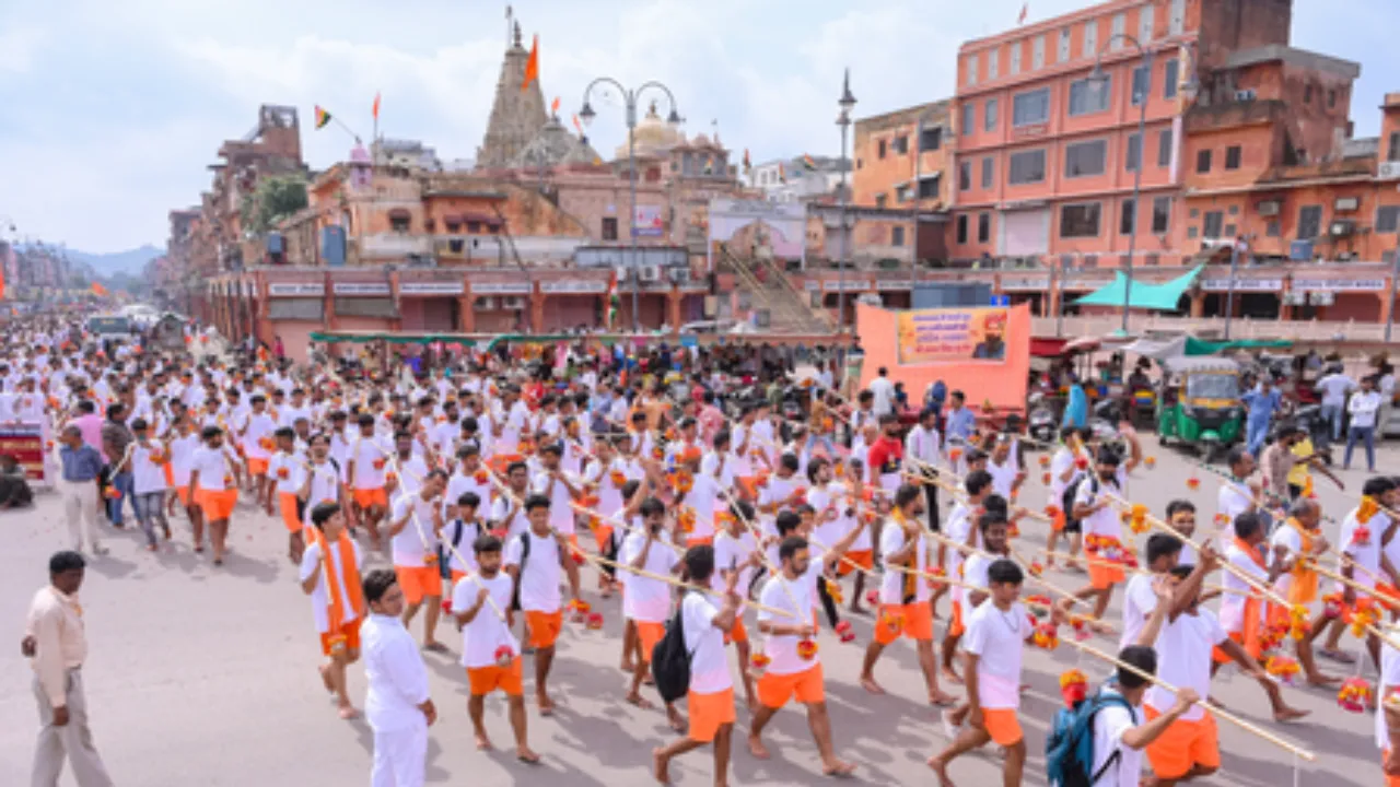  कांवड़ में हॉकी स्टिक, त्रिशूल ले जाने पर लगा प्रतिबंद Photograph: (आईएएनएस) 