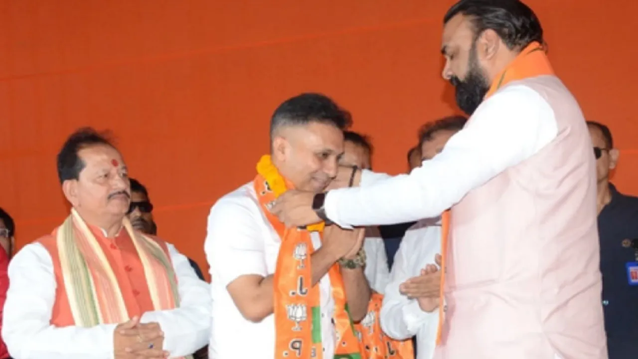  बिहार: जनसुराज छोड़ भाजपा में शामिल हुए पूर्व आईपीएस अधिकारी आनंद मिश्रा, नागमणि फिर हुए भाजपाई