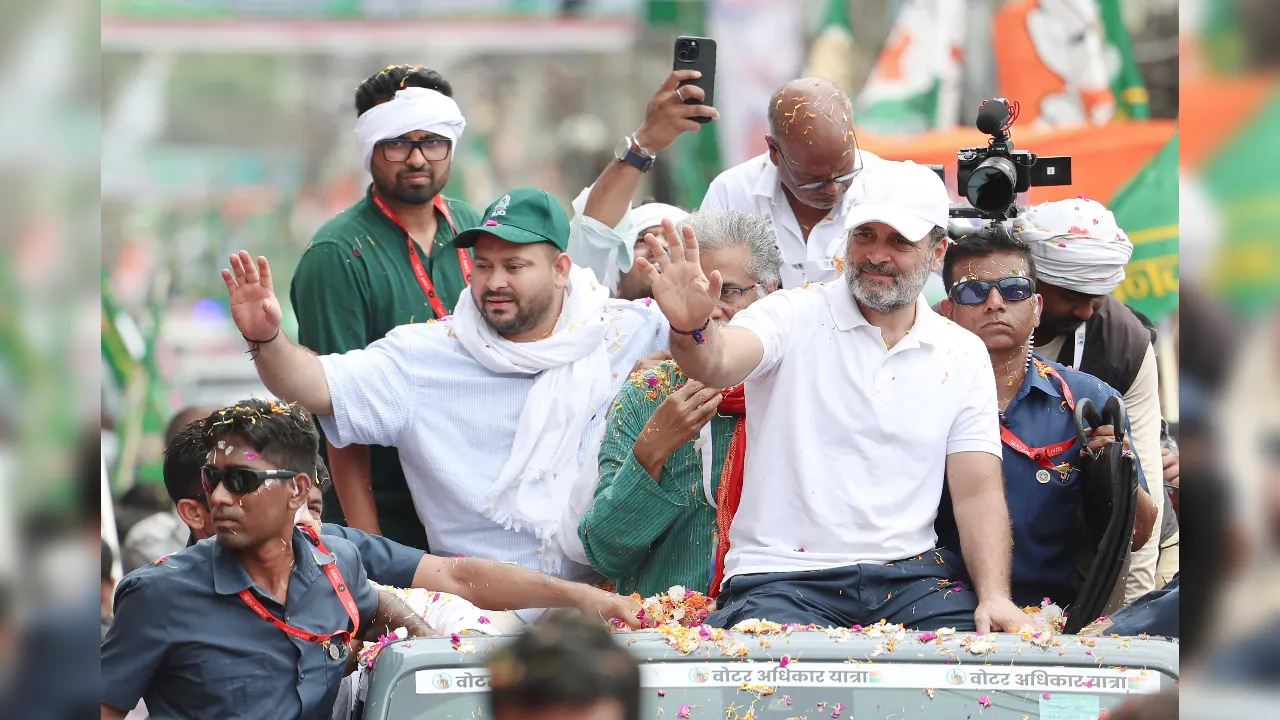   बिहार चुनाव से पहले मतदाता सूची के विशेष गहन पुनरीक्षण को लेकर देश की सियासत गर्म है।  