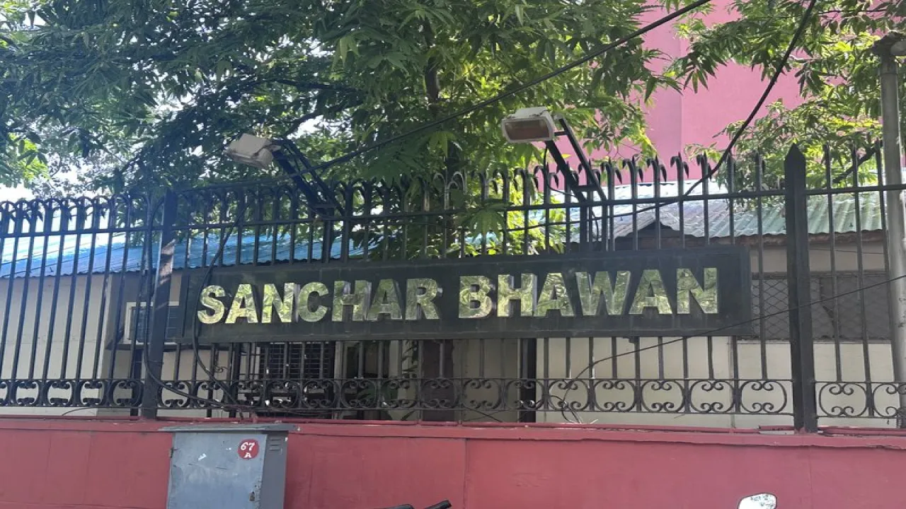  यह फैसला अमेरिकी प्रशासन द्वारा 30 जुलाई को जारी कार्यकारी आदेश संख्या 14324 के बाद आया है। 