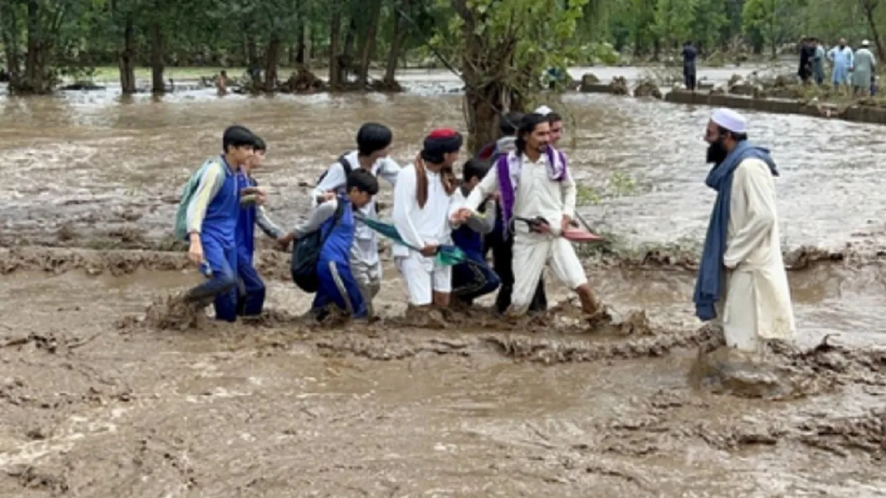  पाकिस्तान के खैबर पख्तूनख्वा में बारिश से भारी तबाही, अब तक 406 लोगों की मौत