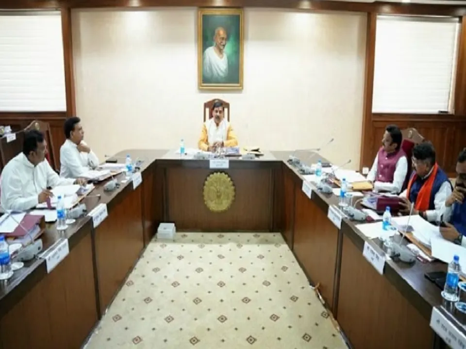  कैबिनेट मीटिंग की अध्यक्षता करते हुए मध्य प्रदेश के मुख्यमंत्री मोहन यादव (फोटो- X) 