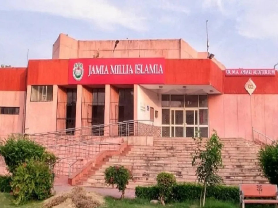  जामिया मिल्लिया इस्लामिया: विरोध प्रदर्शन कर रहे छात्रों को दिल्ली पुलिस ने हिरासत में लिया