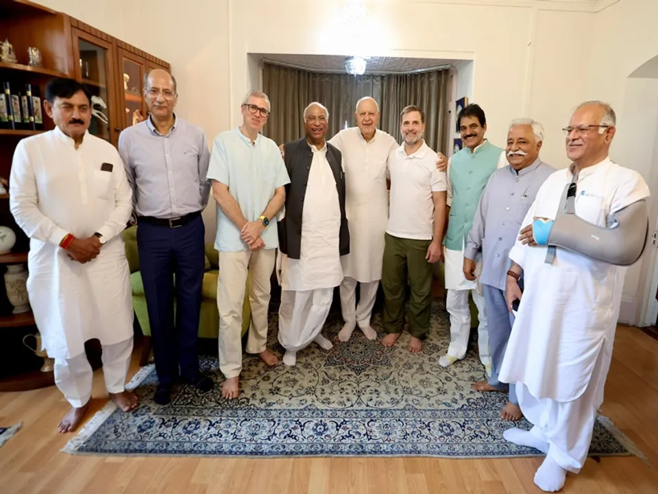  जम्मू-कश्मीर चुनाव में कांग्रेस-NC के बीच गठबंधन हुआ फाइनल, जानें किसे मिले हैं कितनी सीटें (फोटो- सोशल मीडिया)
 