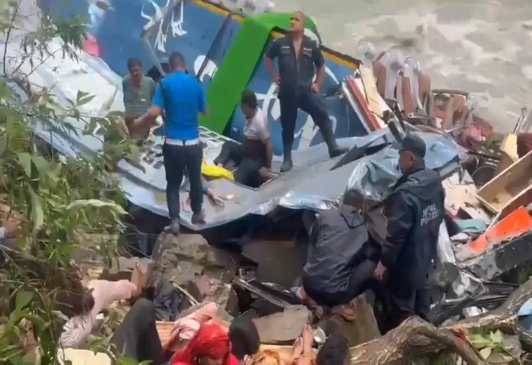  नेपालः 40 भारतीयों को लेकर पोखरा से काठमांडू जा रही बस नदी में गिरी, 14 लोगों की मौत। फोटोः X वीडियो स्क्रीनशॉट 