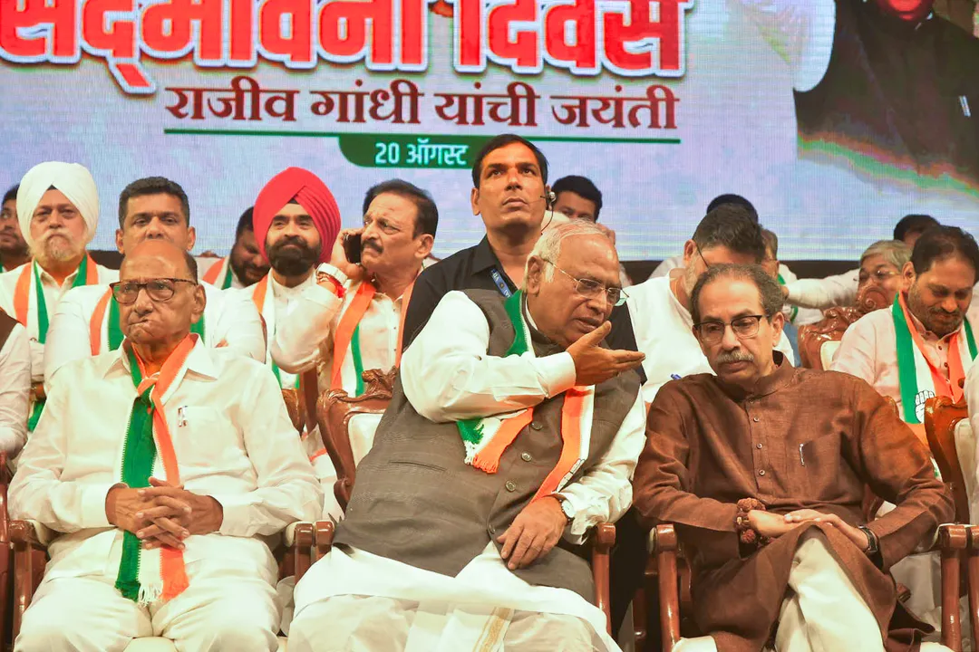  Mumbai: Congress President Mallikarjun Kharge flanked by NCP (SP) chief Sharad Pawar and Shiv Sena (UBT) chief Uddhav Thackeray during a programme organised on the birth anniversary of former Prime Minister Rajiv Gandhi, in Mumbai on Tuesday, August 20, 2024. (Photo: IANS/Nitin Lawate) 