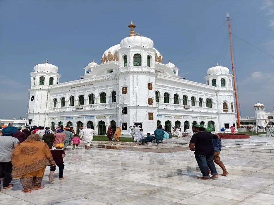  Narowal: Sikh devotees at Gurdwara Darbar Sahib Kartarpur on the death anniversary or ‘Joti Jot’ of Guru Nanak Dev, in Narowal district, Pakistan, (IANS/Pawan Sharma) 